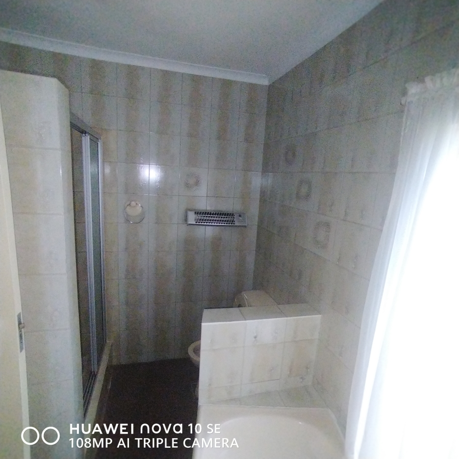 To Let 4 Bedroom Property for Rent in Bergsig Free State